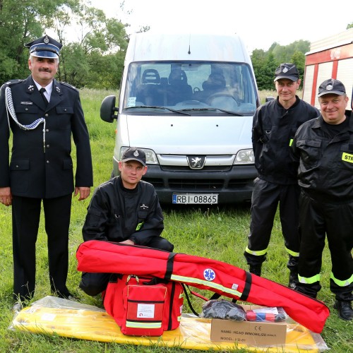 Przekazanie sprzętu dla Ochotniczych Straży Pożarnych